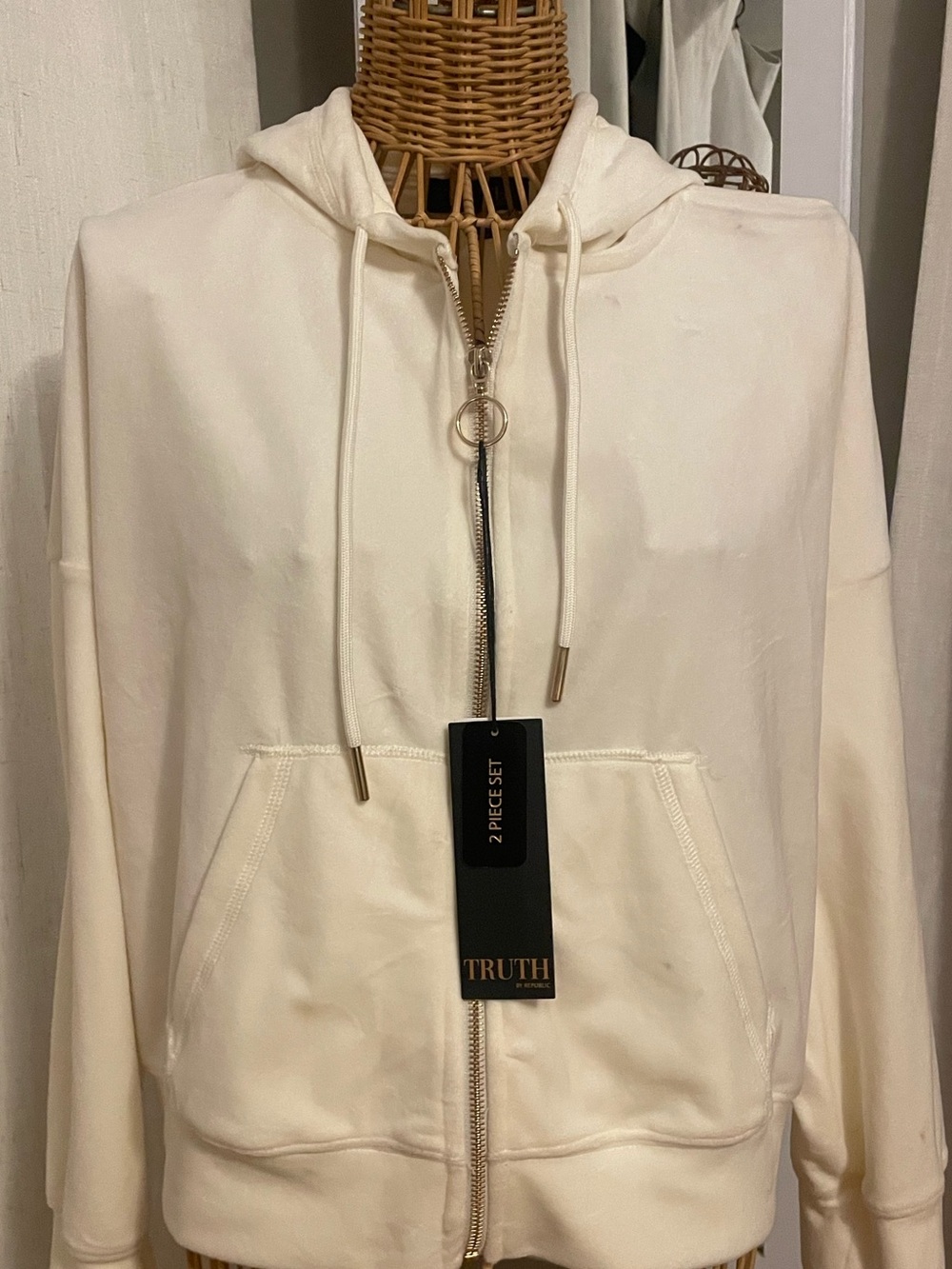 NWT Medium Truth Brand Velour "Cannoli Cream" Hoodie/Joggers Set w/Gold Hardware